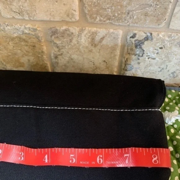 CHANEL canvas Make-Up Bag - Picture 4 of 5